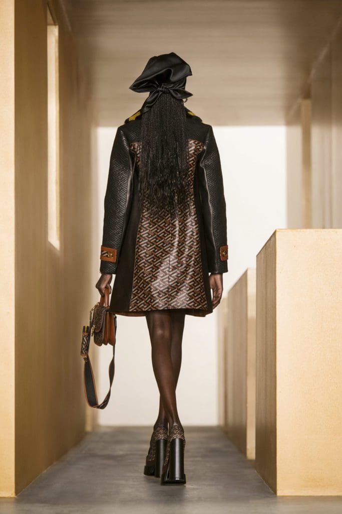 Versace Fall Winter 2021-2022 Paris by RUNWAY MAGAZINE