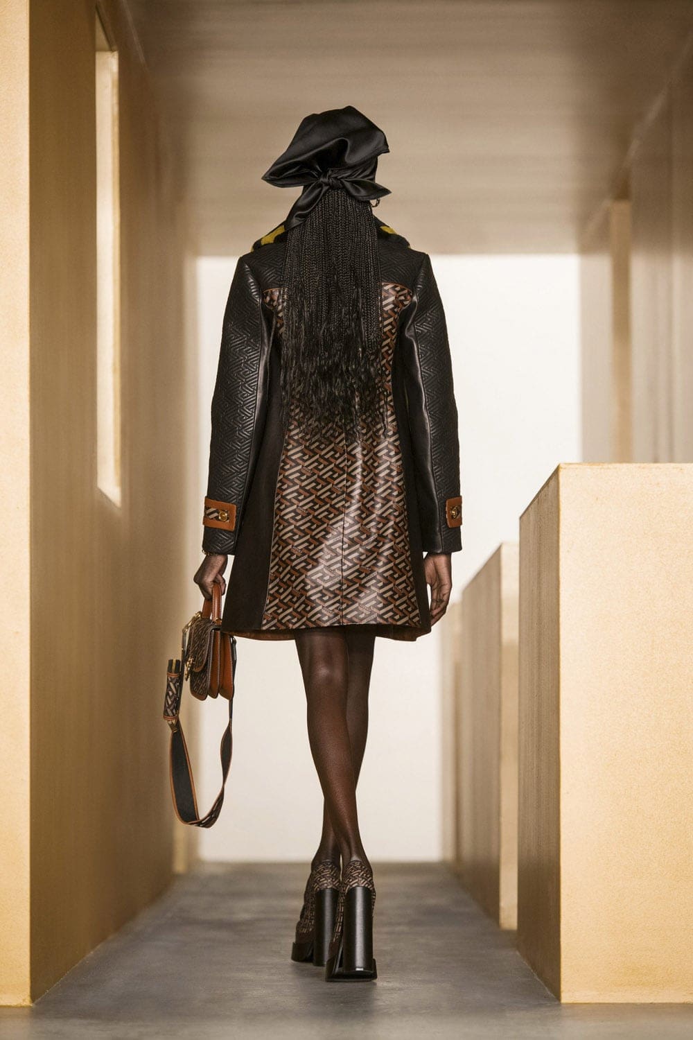 Versace Fall Winter 2021-2022 Paris by RUNWAY MAGAZINE