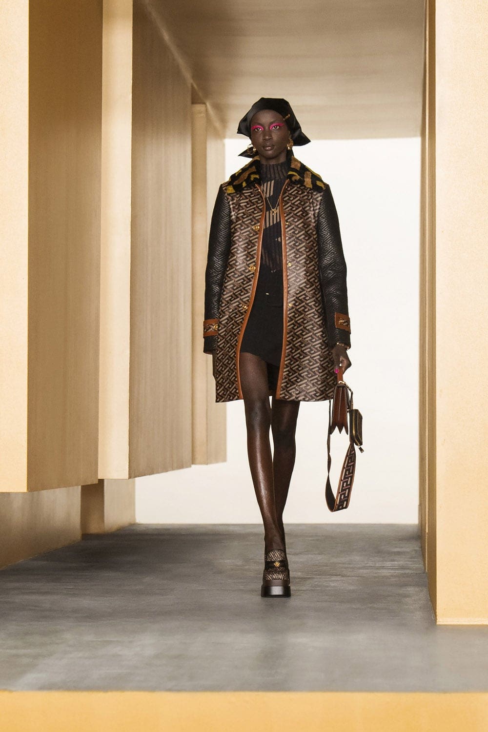 Versace Fall Winter 2021-2022 Paris by RUNWAY MAGAZINE
