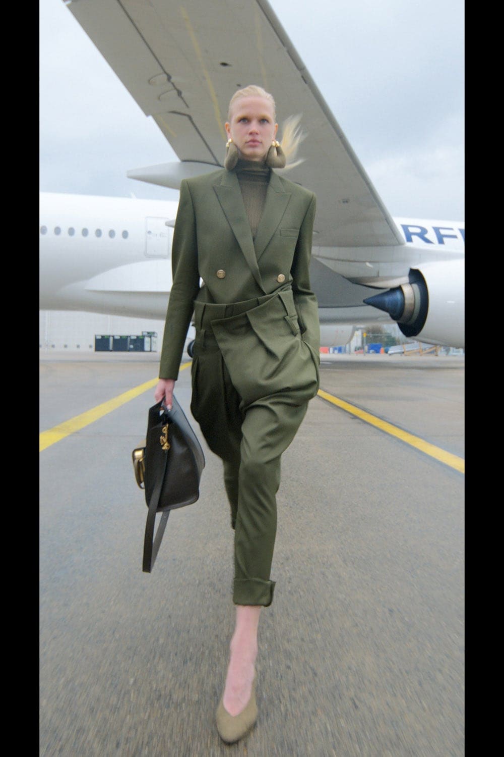 Balmain秋季2021-2022通过 RUNWAY 杂志