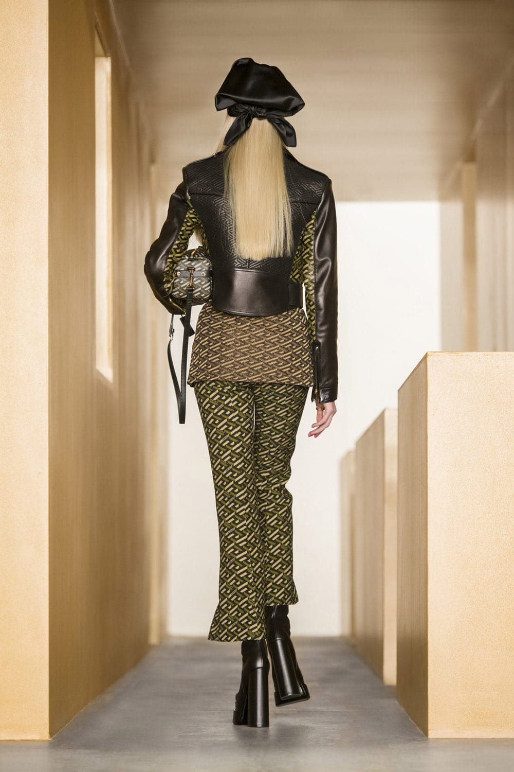 Versace Fall Winter 2021-2022 Paris by RUNWAY MAGAZINE