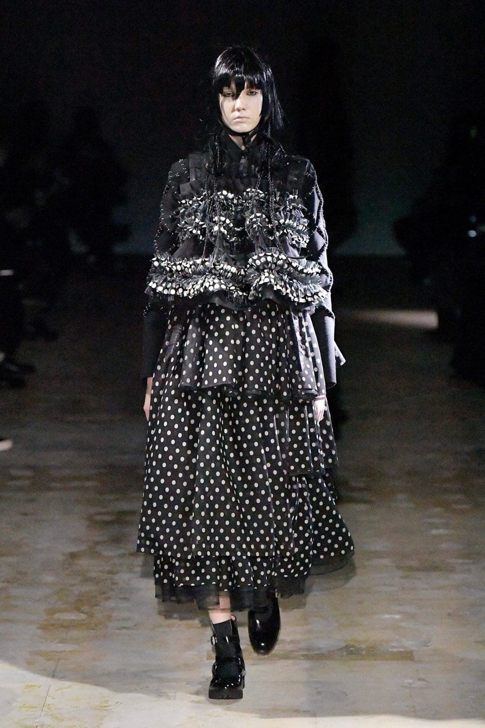 Noir Kei Ninomiya Automne Hiver 2021-2022 par RUNWAY MAGAZINE