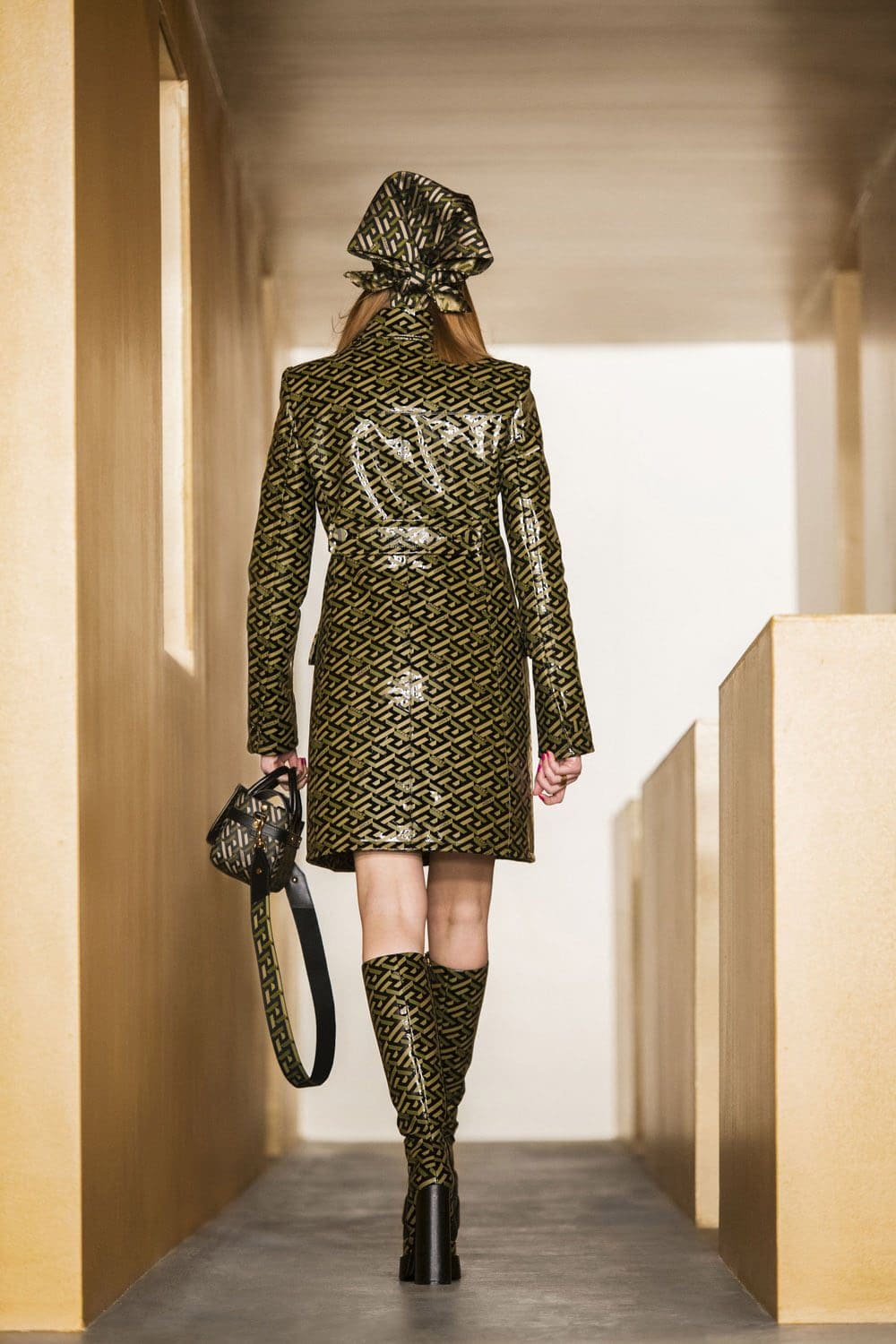 Versace Fall Winter 2021-2022 Paris by RUNWAY MAGAZINE
