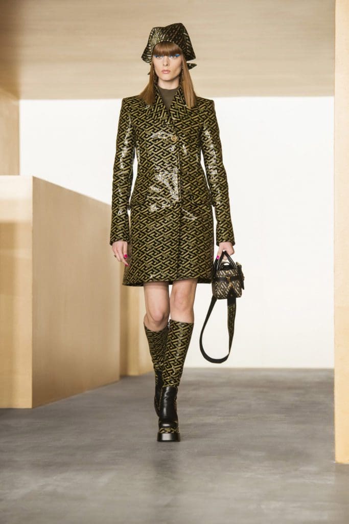 Versace Fall Winter 2021-2022 Paris by RUNWAY MAGAZINE
