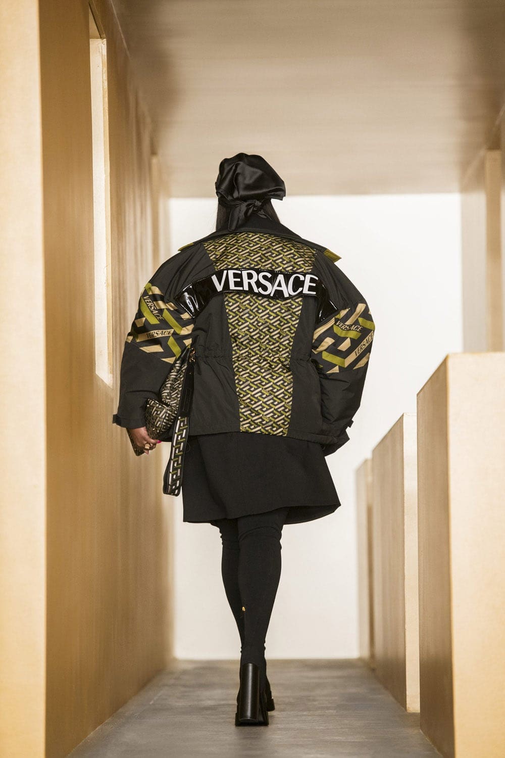 Versace Fall Winter 2021-2022 Paris by RUNWAY MAGAZINE