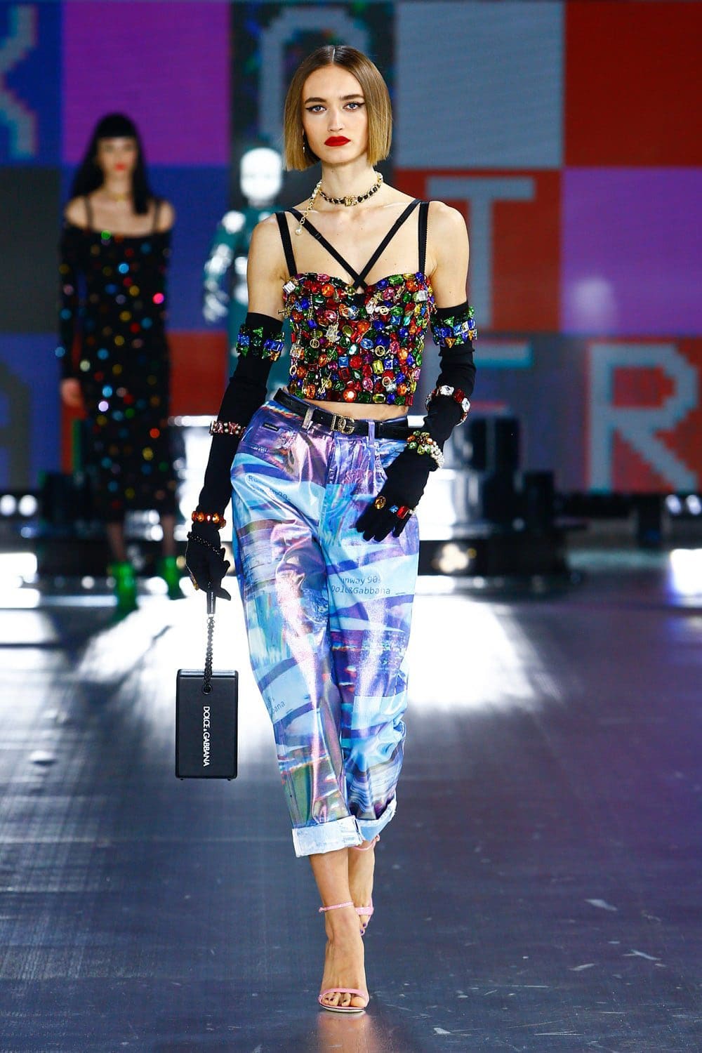 Dolce Gabbana Automne Hiver 2021-2022 par RUNWAY MAGAZINE