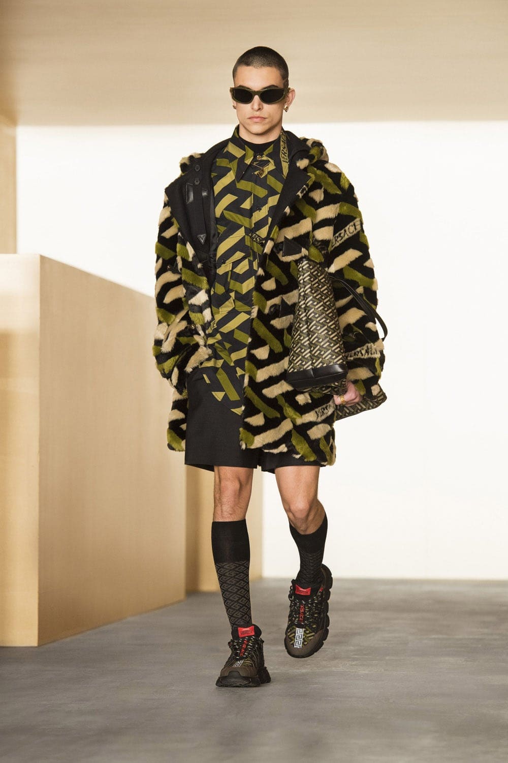 Versace Fall Winter 2021-2022 Paris by RUNWAY MAGAZINE
