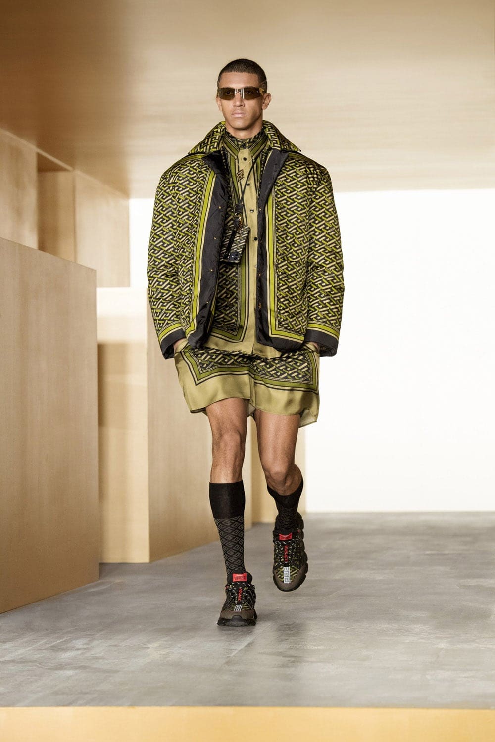 Versace Fall Winter 2021-2022 Paris by RUNWAY MAGAZINE