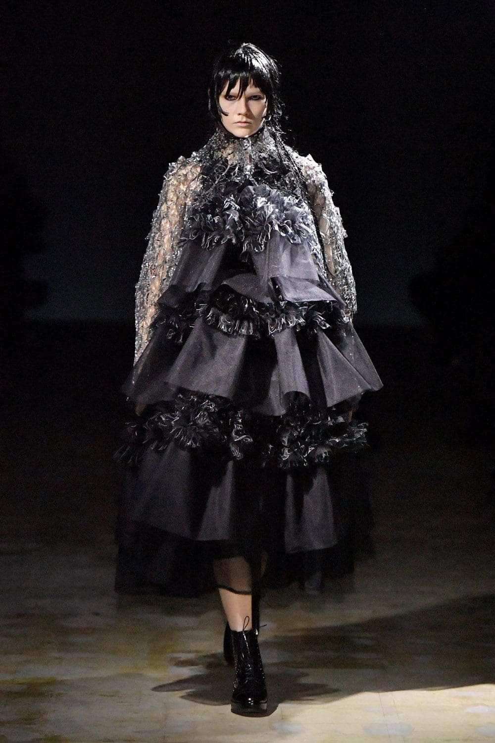 Noir Kei Ninomiya Automne Hiver 2021-2022 par RUNWAY MAGAZINE