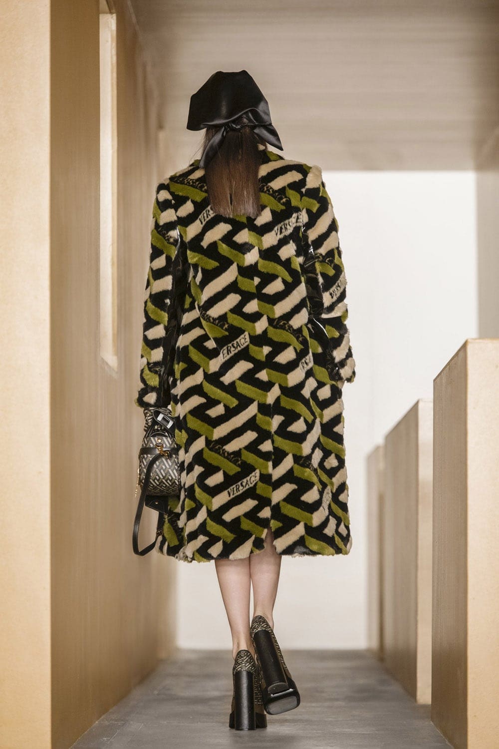 Versace Fall Winter 2021-2022 Paris by RUNWAY MAGAZINE