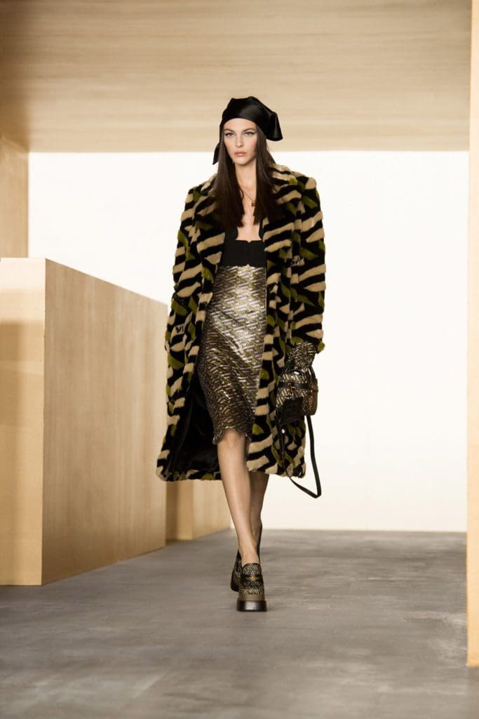 Versace Fall Winter 2021-2022 Paris by RUNWAY MAGAZINE