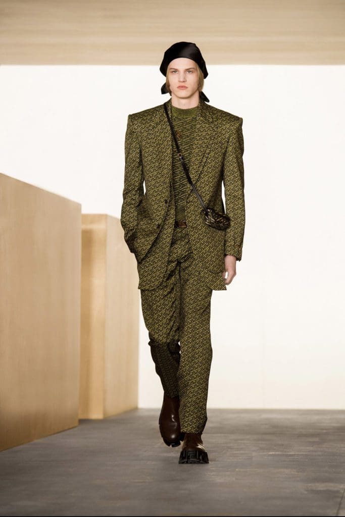 Versace Fall Winter 2021-2022 Paris by RUNWAY MAGAZINE