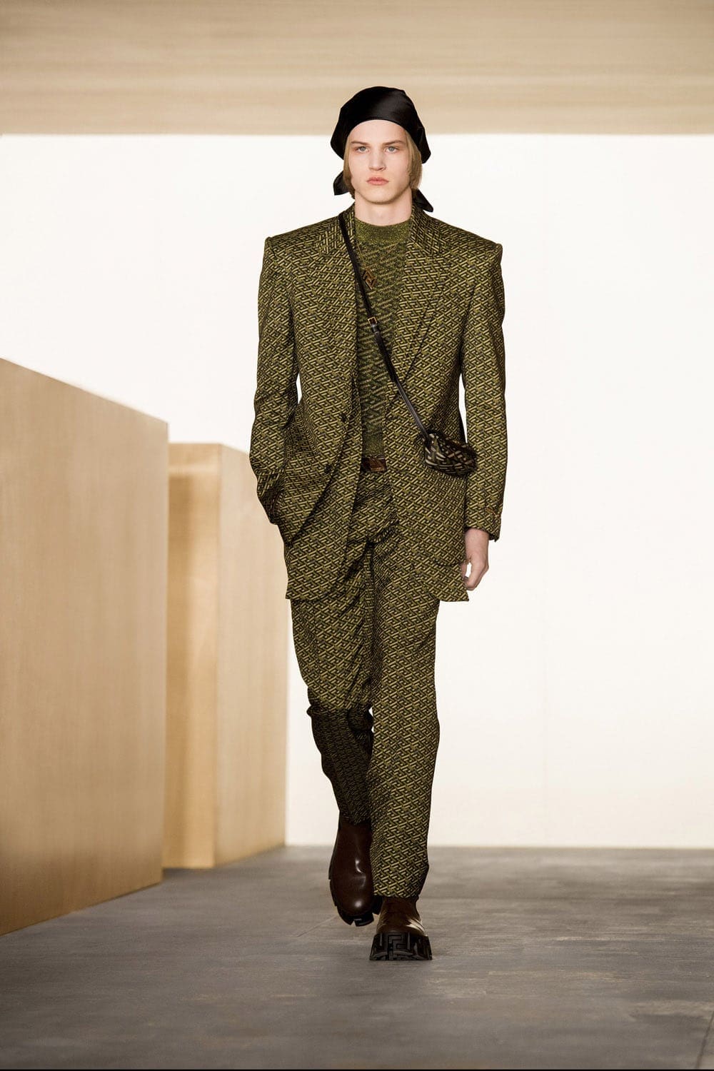 Versace Fall Winter 2021-2022 Paris by RUNWAY MAGAZINE