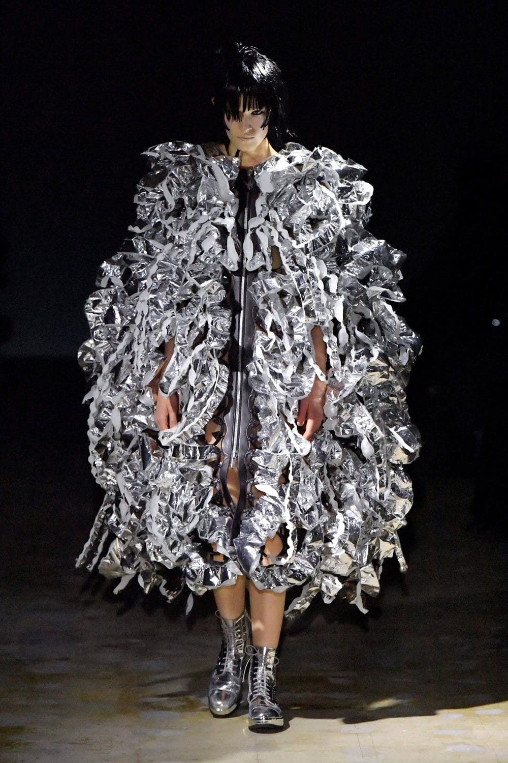 Noir Kei Ninomiya Automne Hiver 2021-2022 par RUNWAY MAGAZINE