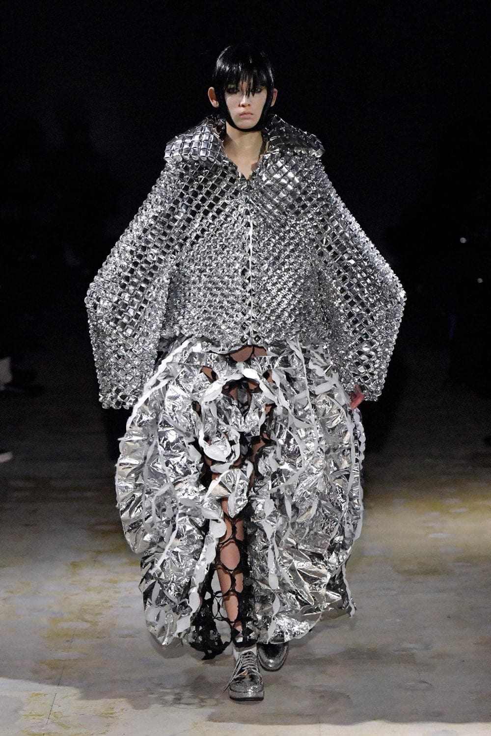 Noir Kei Ninomiya Automne Hiver 2021-2022 par RUNWAY MAGAZINE