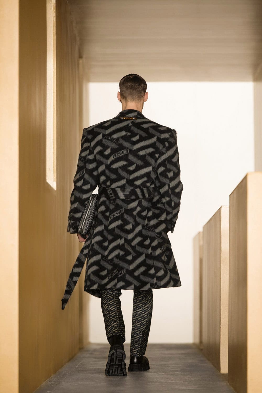 Versace Fall Winter 2021-2022 Paris by RUNWAY MAGAZINE