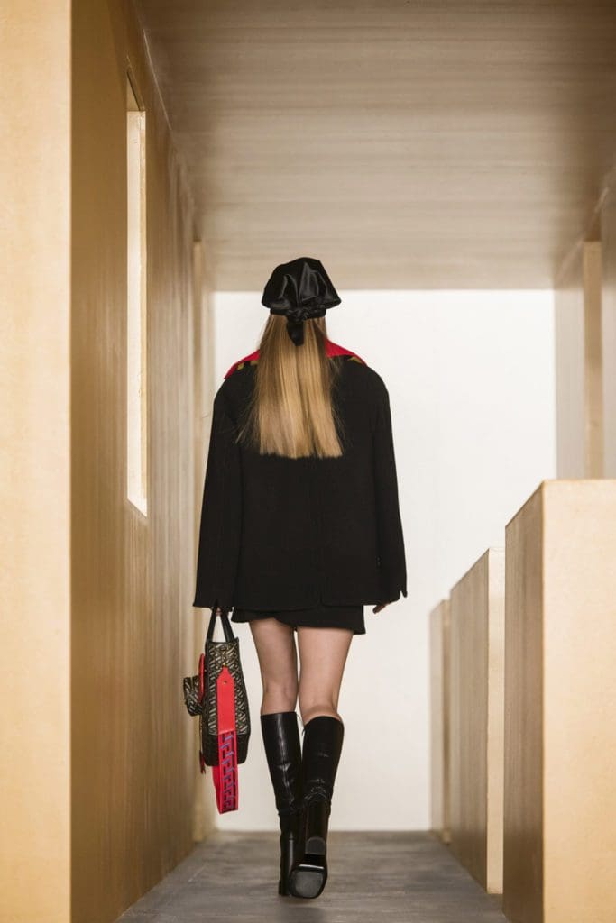 Versace Fall Winter 2021-2022 Paris by RUNWAY MAGAZINE