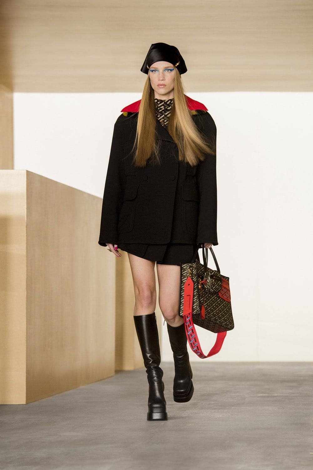 Versace Fall Winter 2021-2022 Paris by RUNWAY MAGAZINE