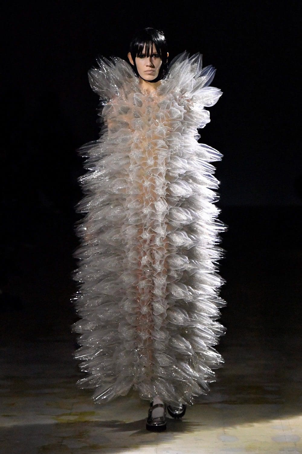 Noir Kei Ninomiya Automne Hiver 2021-2022 par RUNWAY MAGAZINE