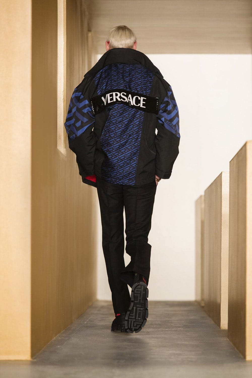 Versace Fall Winter 2021-2022 Paris by RUNWAY MAGAZINE
