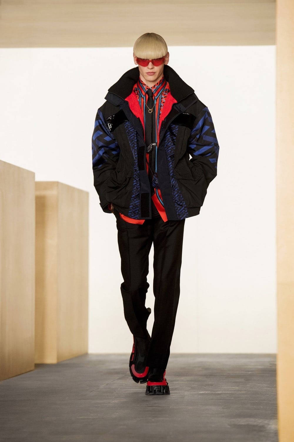 Versace Fall Winter 2021-2022 Paris by RUNWAY MAGAZINE