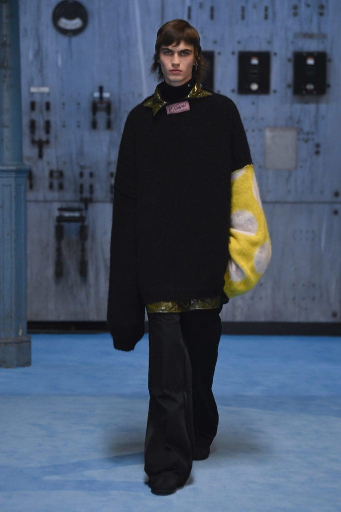 Raf Simons Fall Winter 2021-2022 Milan by RUNWAY MAGAZINE
