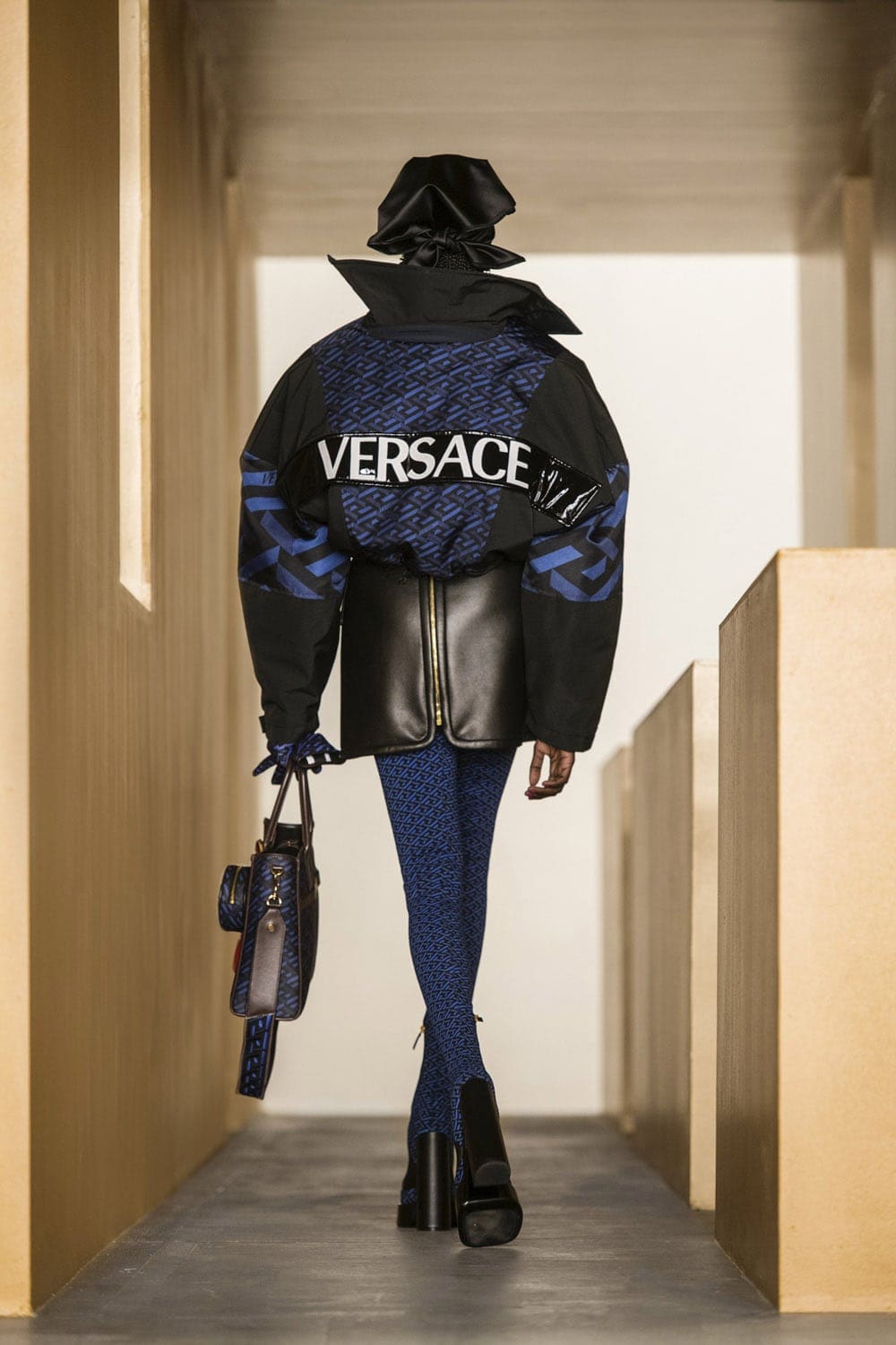 Versace Fall Winter 2021-2022 Paris by RUNWAY MAGAZINE