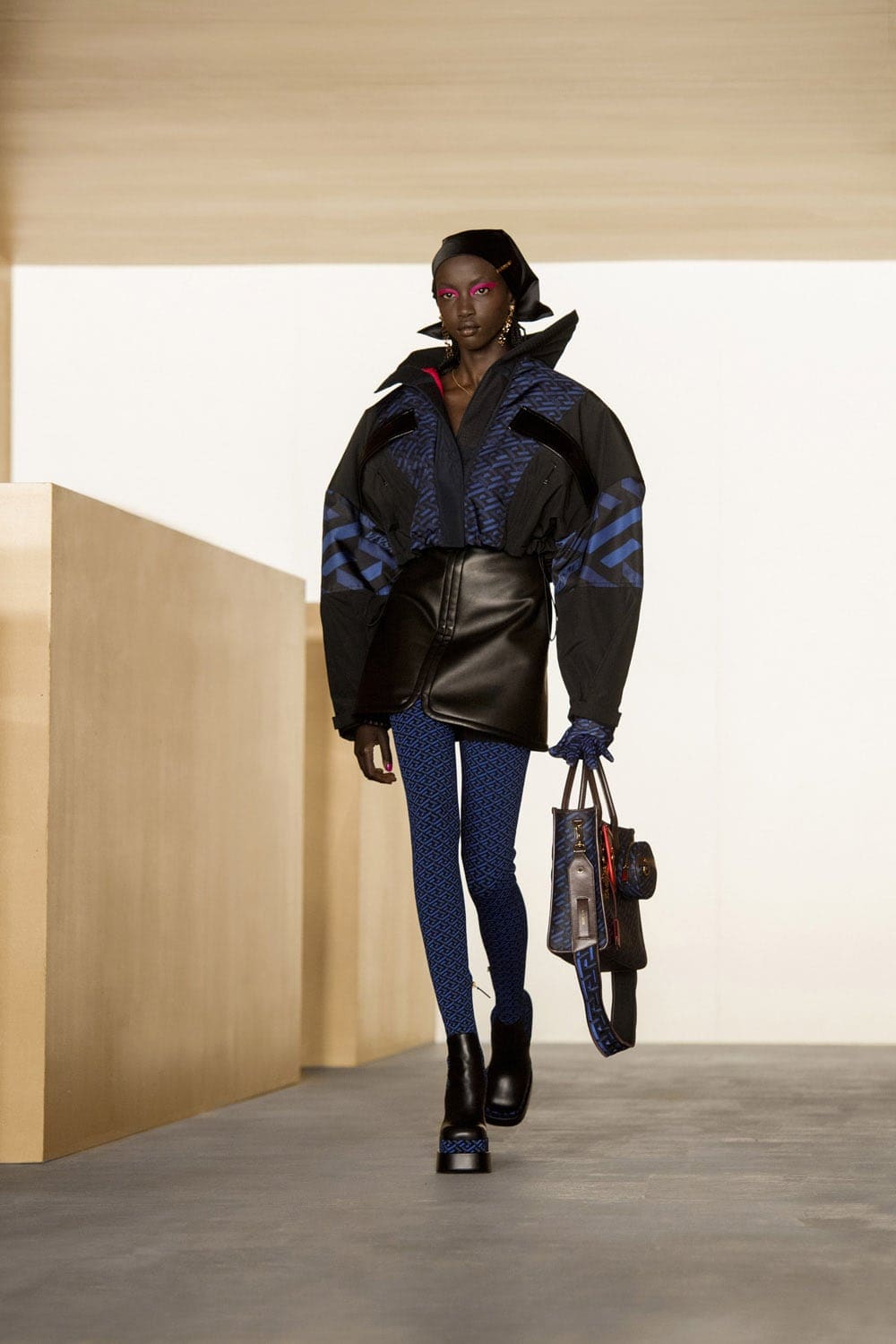Versace Fall Winter 2021-2022 Paris by RUNWAY MAGAZINE