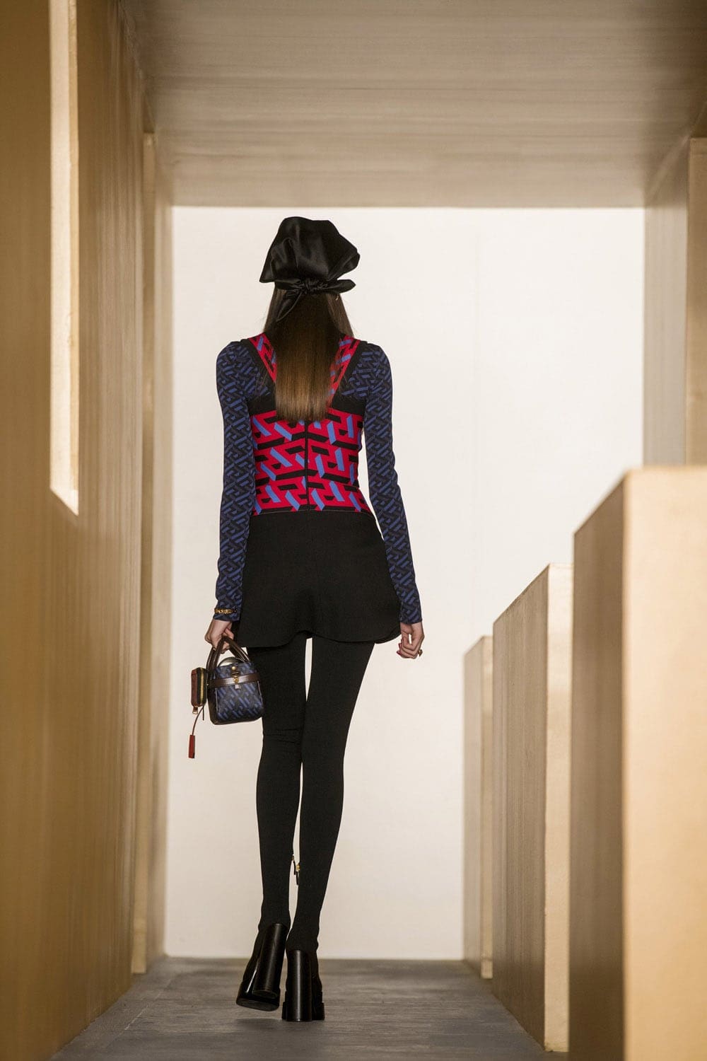 Versace Fall Winter 2021-2022 Paris by RUNWAY MAGAZINE