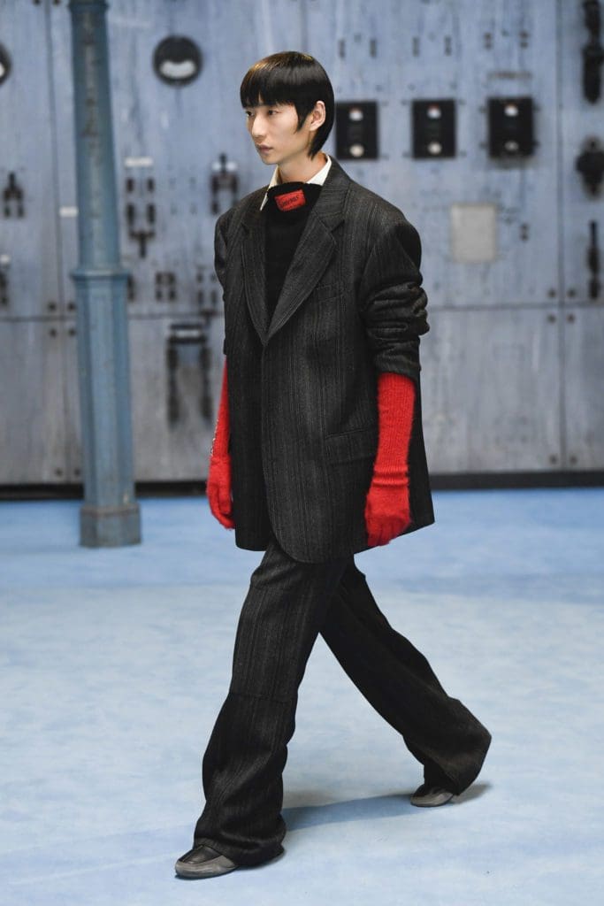 Raf Simons Fall Winter 2021-2022 Milan by RUNWAY MAGAZINE