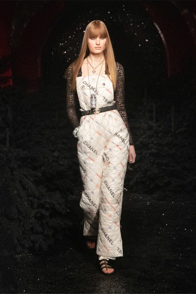 Chanel Fall Winter 2021-2022 chez Castel by RUNWAY MAGAZINE
