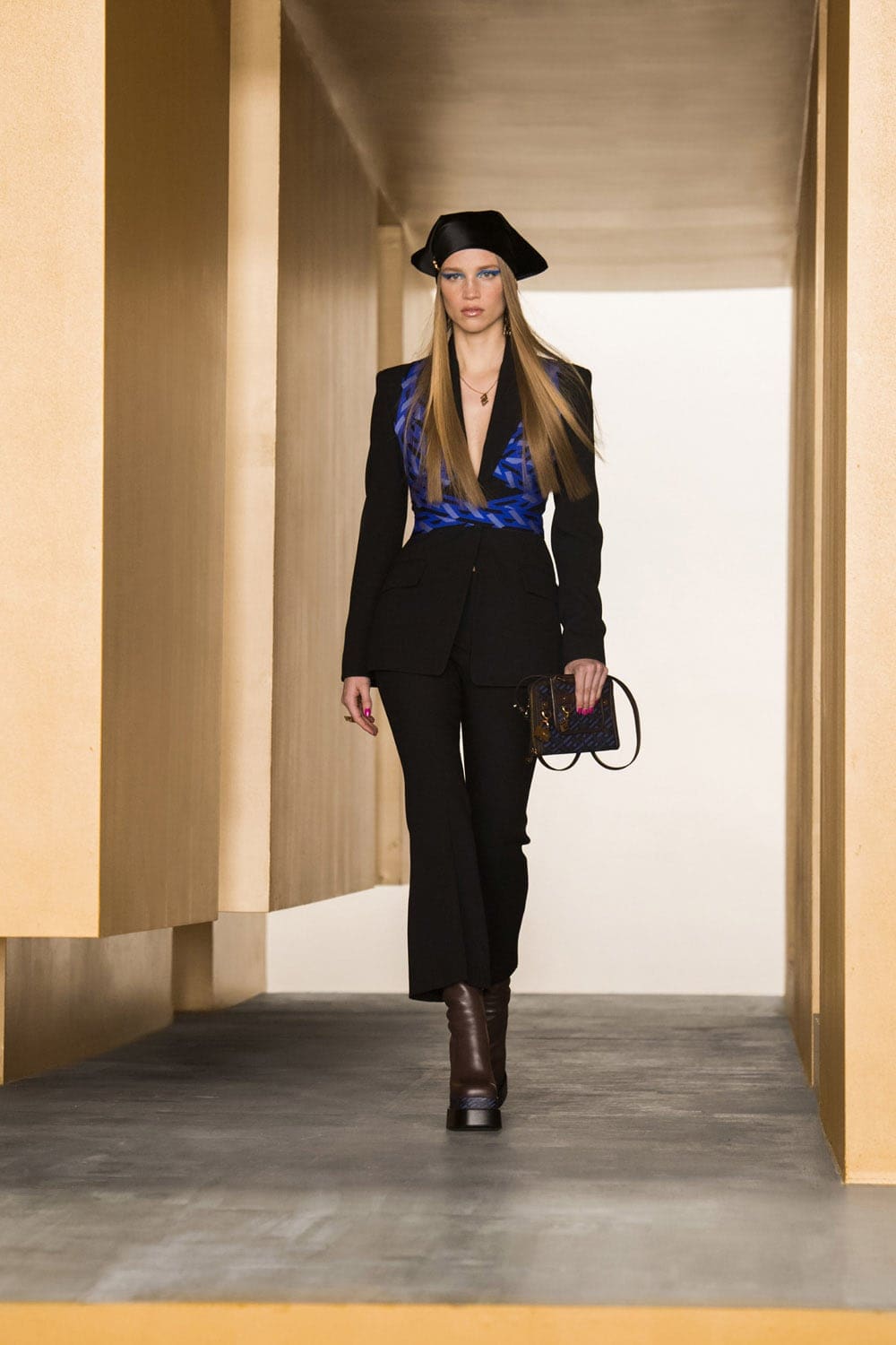 Versace Fall Winter 2021-2022 Paris by RUNWAY MAGAZINE
