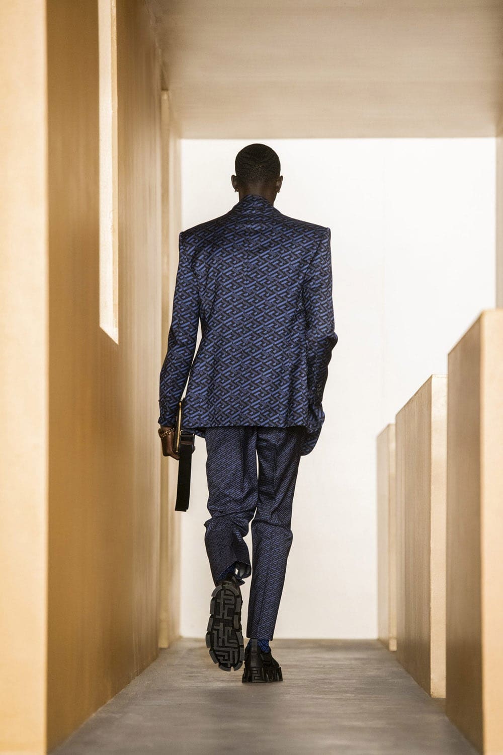 Versace Fall Winter 2021-2022 Paris by RUNWAY MAGAZINE