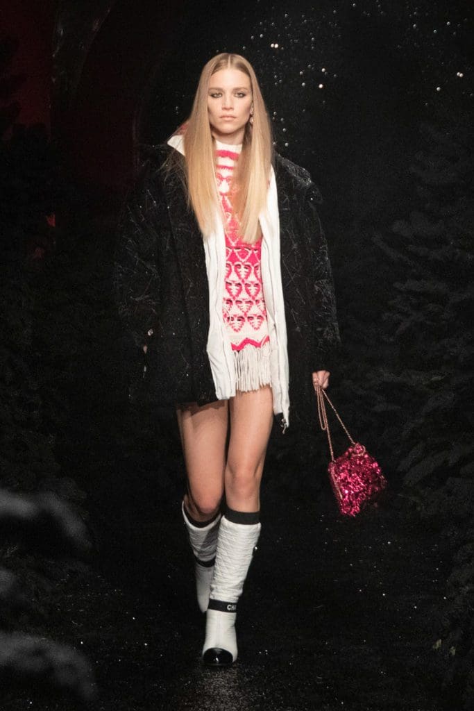 Chanel Fall Winter 2021-2022 chez Castel by RUNWAY MAGAZINE