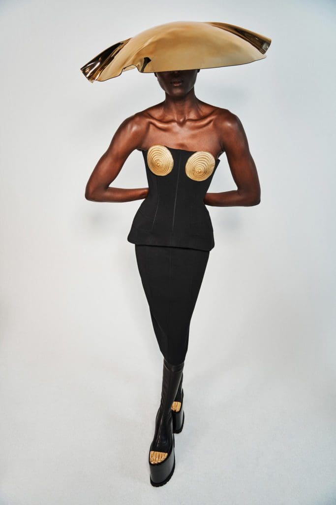 Schiaparelli Fall Winter 2021-2022 by RUNWAY MAGAZINE
