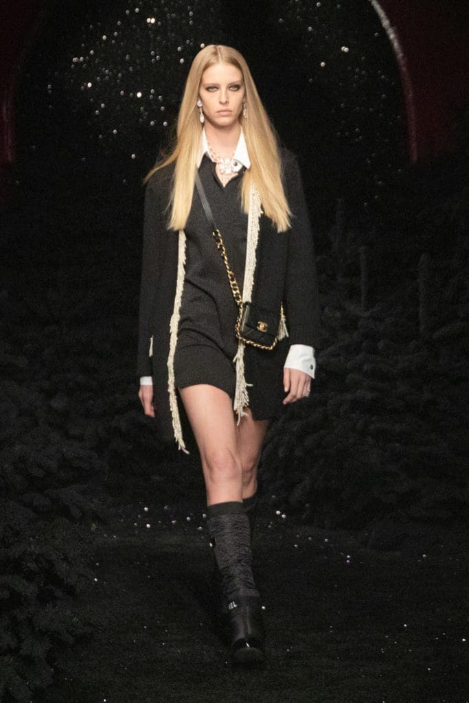 Chanel Fall Winter 2021-2022 chez Castel by RUNWAY MAGAZINE