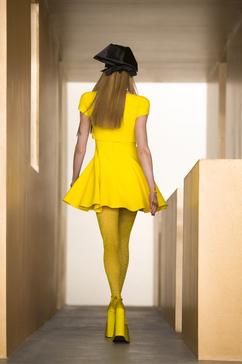 Versace Fall Winter 2021-2022 Paris by RUNWAY MAGAZINE