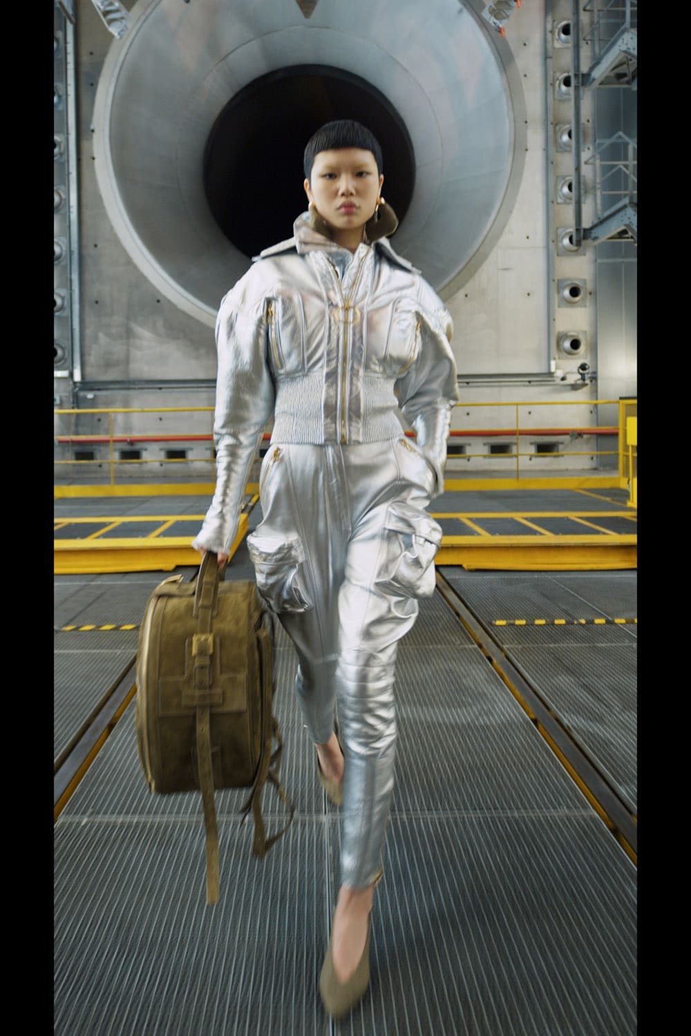 Balmain秋季2021-2022通过 RUNWAY 杂志