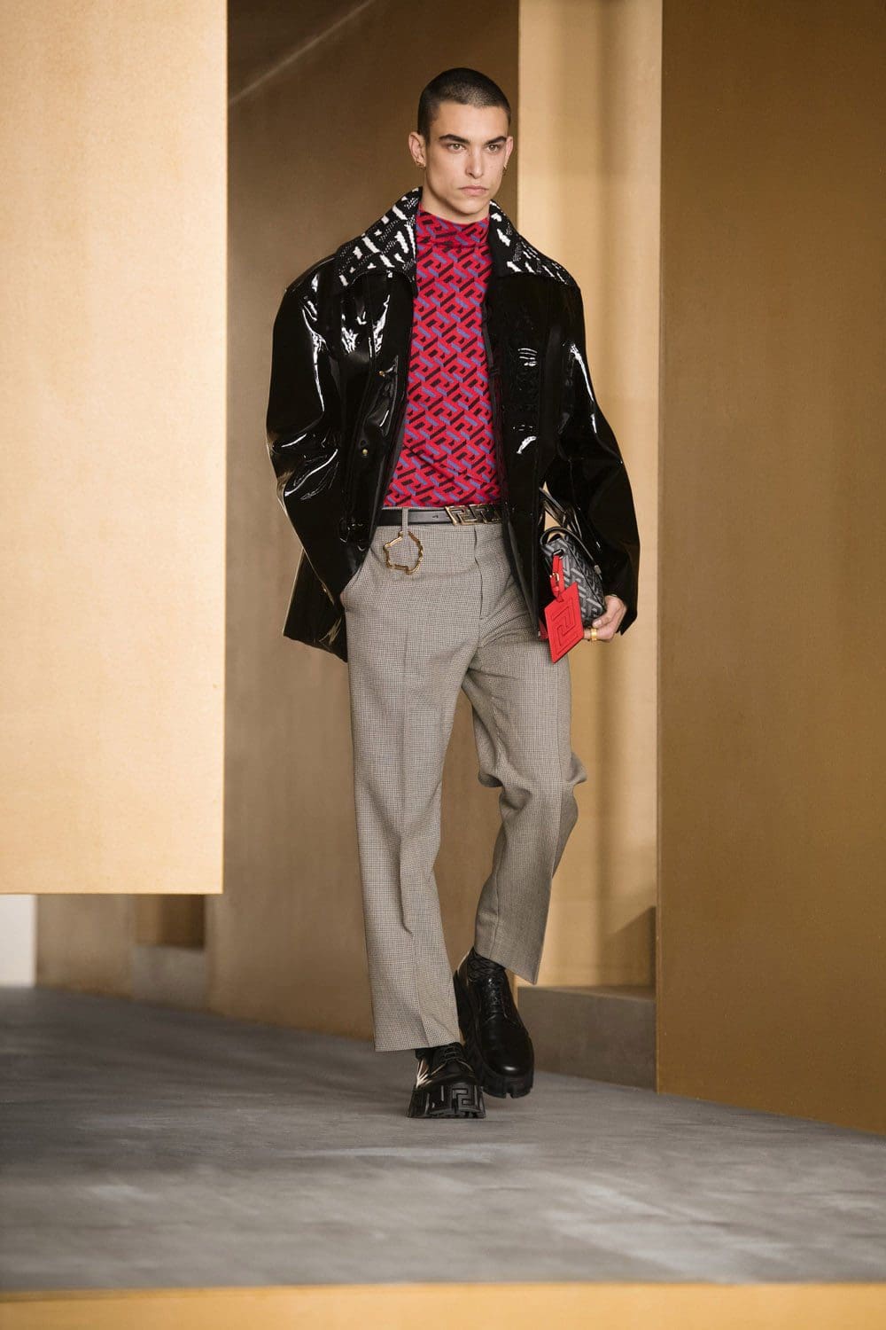 Versace Fall Winter 2021-2022 Paris by RUNWAY MAGAZINE
