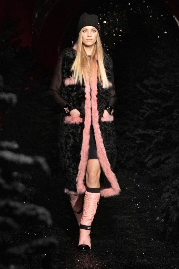 Chanel Fall Winter 2021-2022 chez Castel by RUNWAY MAGAZINE