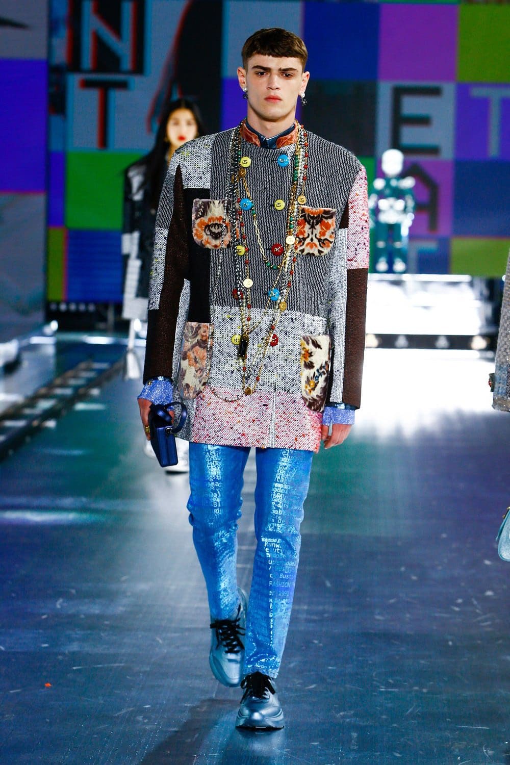Dolce Gabbana Automne Hiver 2021-2022 par RUNWAY MAGAZINE