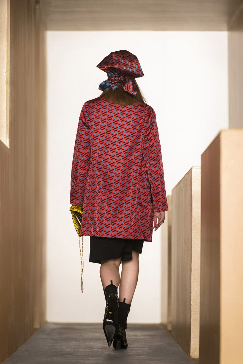 Versace Fall Winter 2021-2022 Paris by RUNWAY MAGAZINE