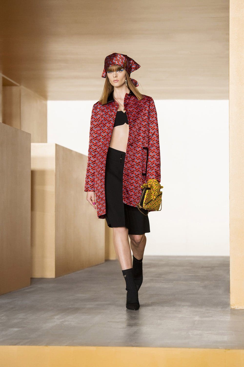Versace Fall Winter 2021-2022 Paris by RUNWAY MAGAZINE
