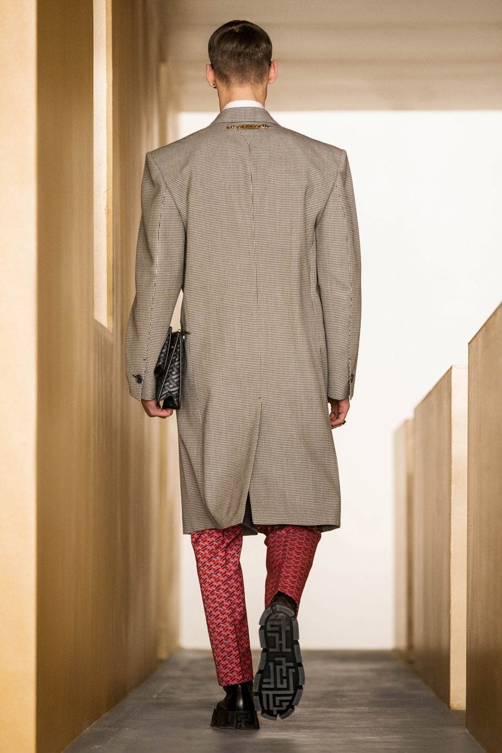 Versace Fall Winter 2021-2022 Paris by RUNWAY MAGAZINE