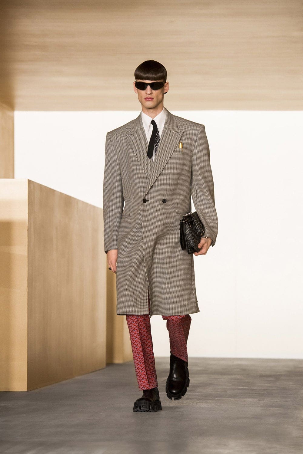 Versace Fall Winter 2021-2022 Paris by RUNWAY MAGAZINE