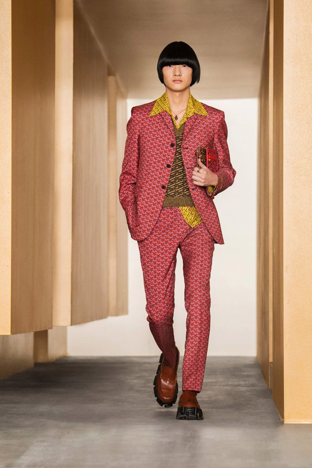Versace Fall Winter 2021-2022 Paris by RUNWAY MAGAZINE