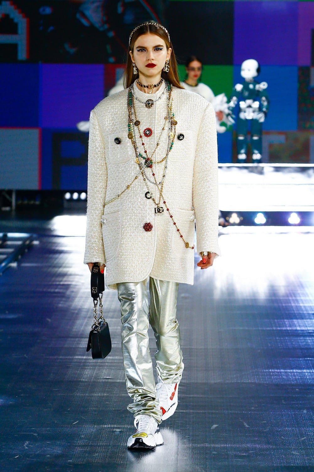 Dolce Gabbana Automne Hiver 2021-2022 par RUNWAY MAGAZINE
