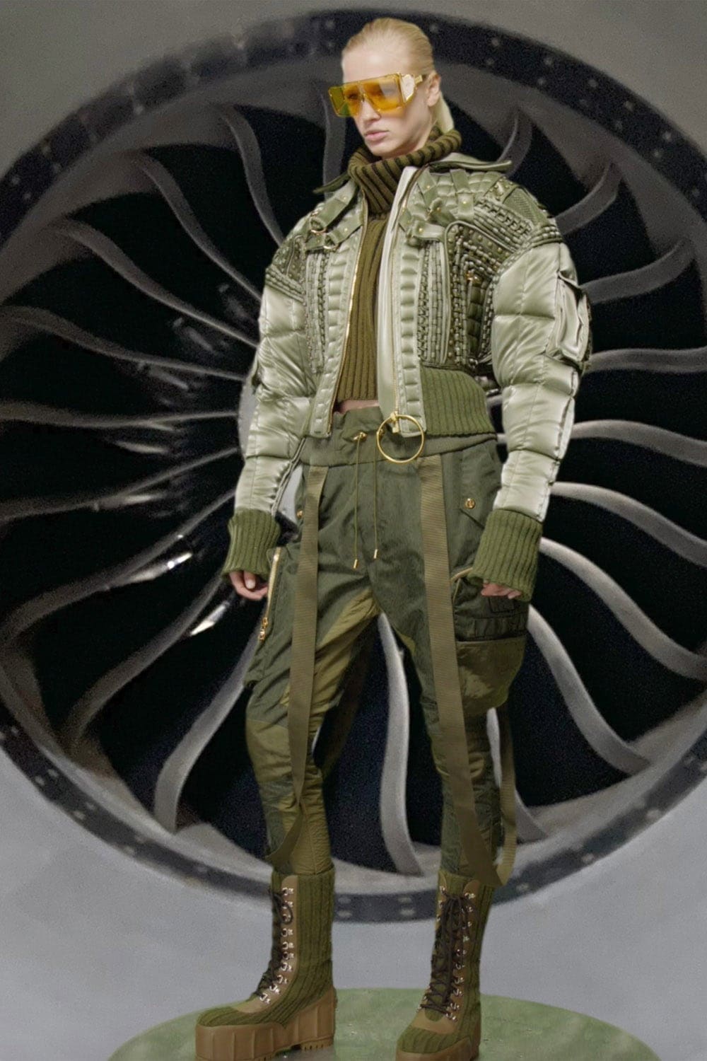 Balmain秋季2021-2022通过 RUNWAY 杂志