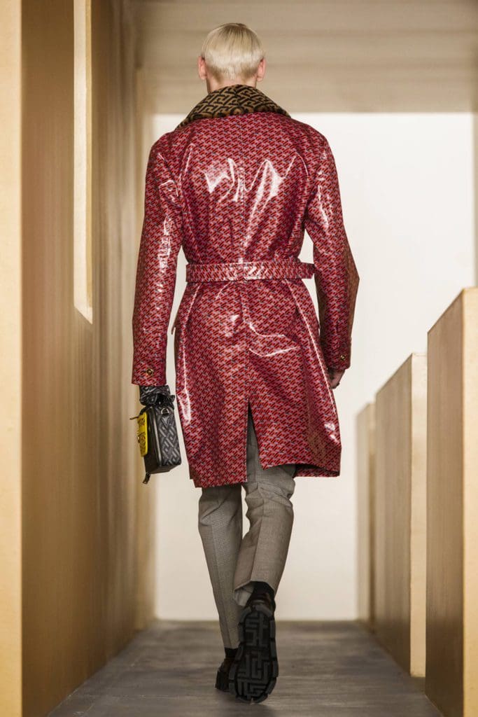 Versace Fall Winter 2021-2022 Paris by RUNWAY MAGAZINE