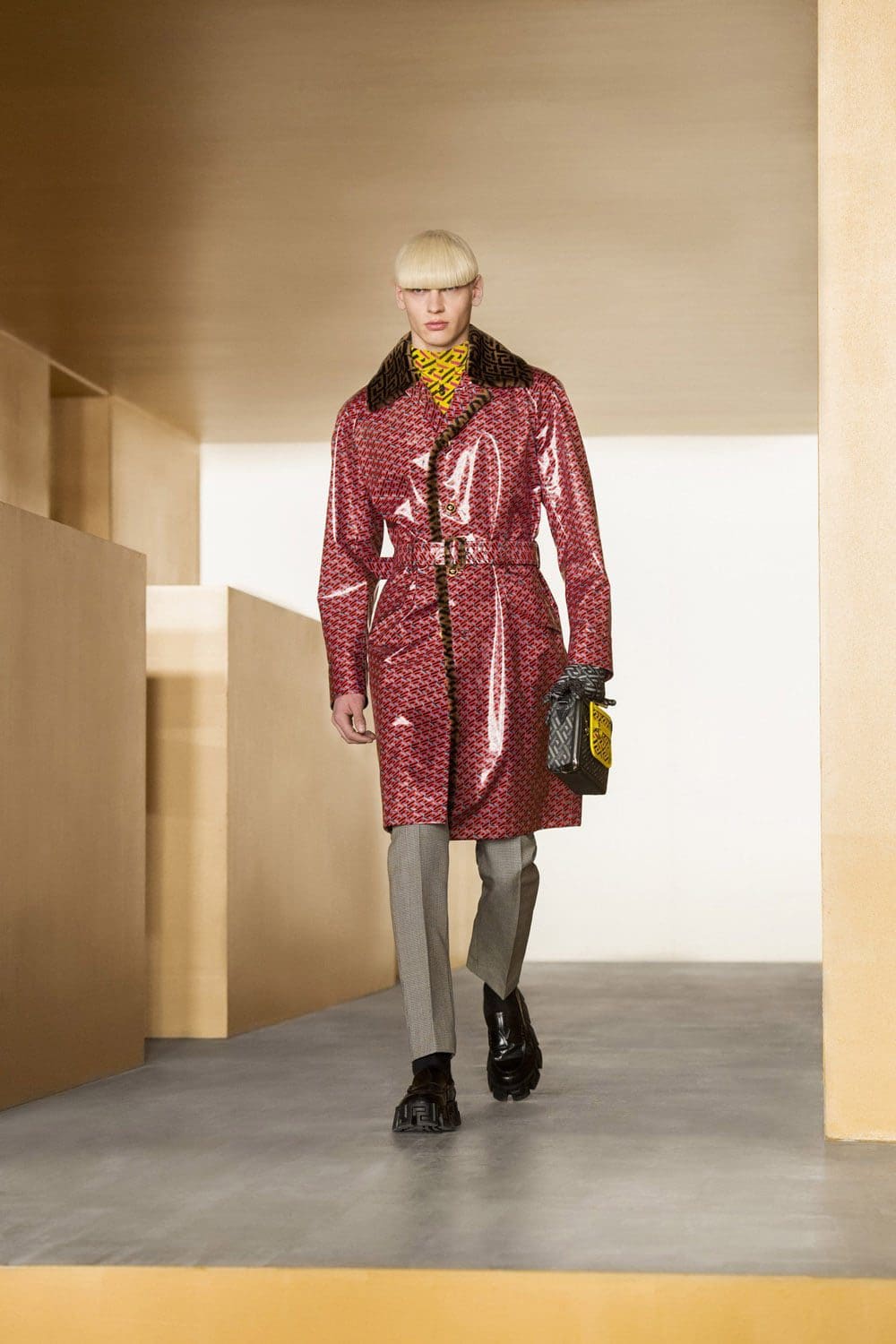 Versace Fall Winter 2021-2022 Paris by RUNWAY MAGAZINE
